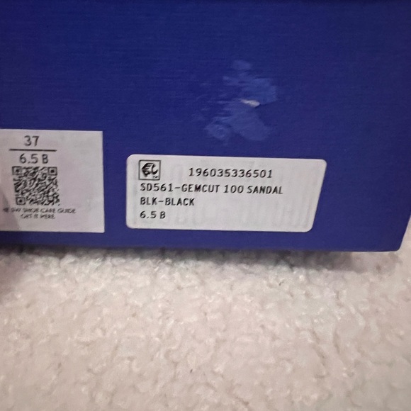 Stuart Weitzman - Picture 3 of 9